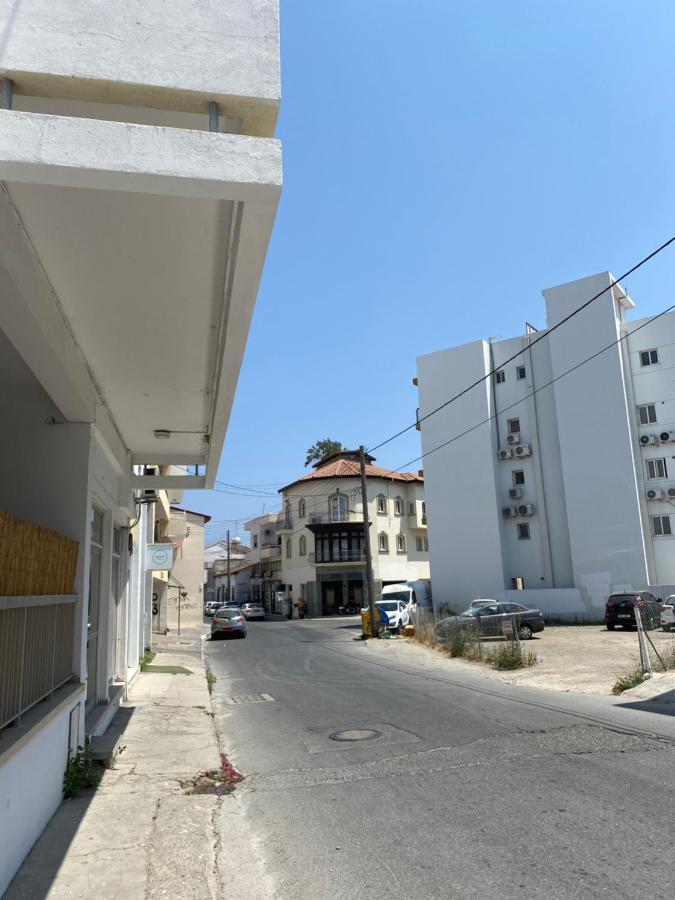 Past Or Tail Hostel Ларнака Екстериор снимка