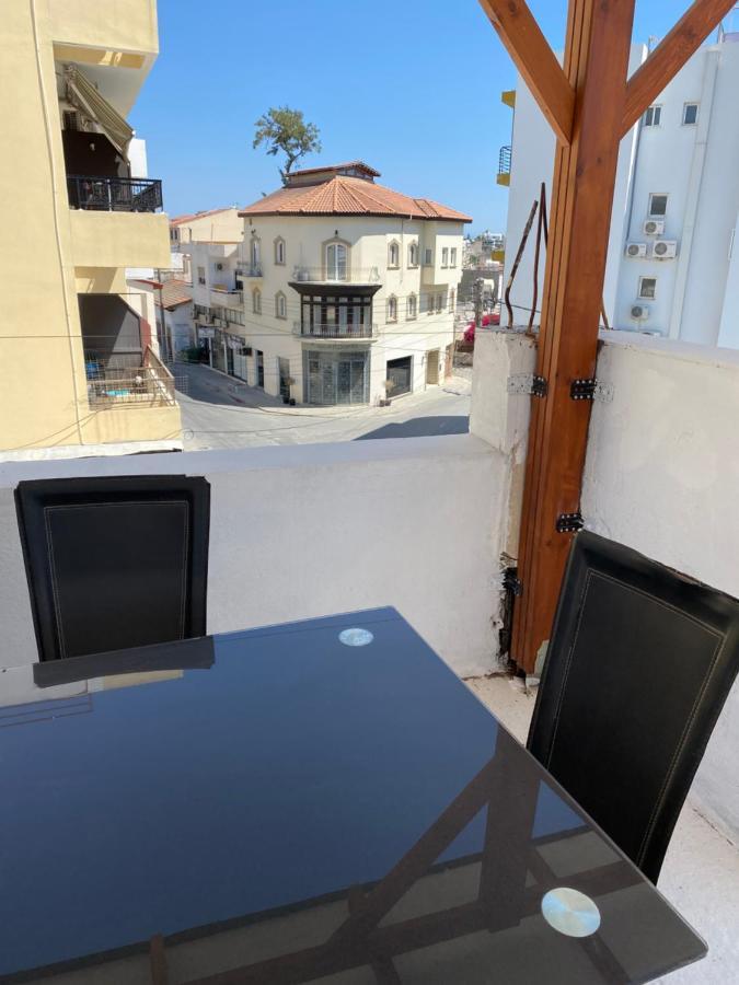 Past Or Tail Hostel Ларнака Екстериор снимка