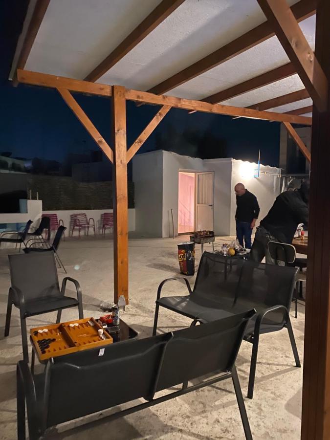 Past Or Tail Hostel Ларнака Екстериор снимка