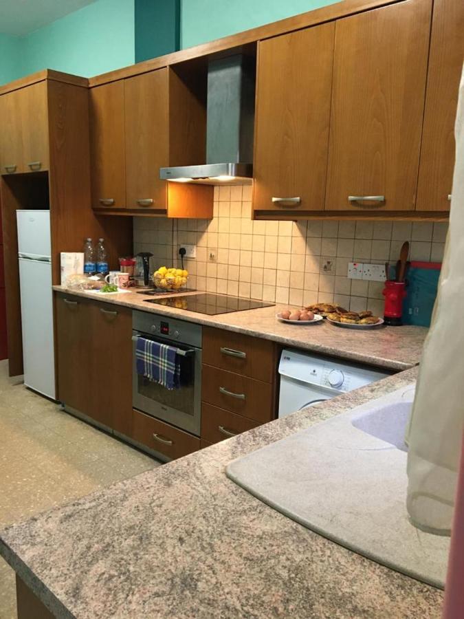 Past Or Tail Hostel Ларнака Екстериор снимка